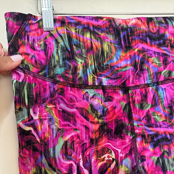 Lululemon Base Pace High-Rise Running Tight 25"
Hyper Flow Pink Multi! E… - Picture 4 of 7